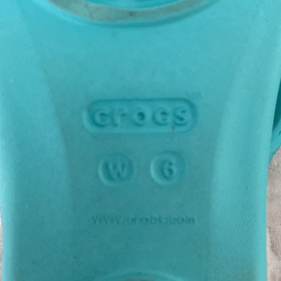 Crocs woman’s size 6 strapped sandals - Picture 6 of 10